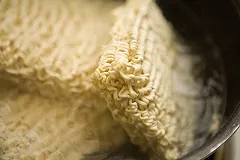 5 марта родился изобретатель лапши быстрого приготовления Андо Момофуку