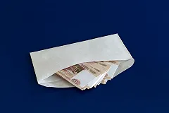 Получающие «серую» зарплату россияне останутся без кредитов. Или будут за них переплачивать