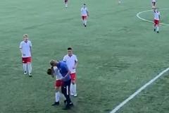 Екатеринбургский тренер напал на игроков клуба-соперника во время матча