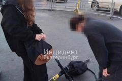 В Екатеринбурге девочки на электросамокате сбили женщину