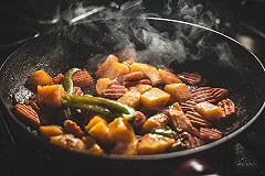 Врач назвала снижающий уровень холестерина овощ