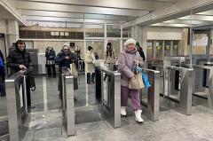 «Галя, у нас замена!» В Екатеринбурге на станции метро «Геологическая» заработали новые турникеты