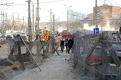 Екатеринбуржцы жалуются на пешеходное бездорожье возле Центрального стадиона