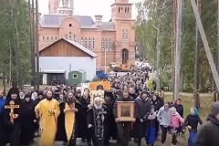 Скандальный схимонах Сергий устроил крестный забег вокруг Среднеуральского женского монастыря