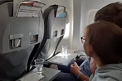 «Даже чаю не попьете». Авиакомпания оставила екатеринбуржцев без еды на 11 часов