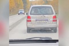 Свердловские родители перевозили ребёнка, положив на заднюю полку машины