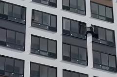 Екатеринбуржец перелез через балкон на 11-ом этаже, чтобы спасти бабушку