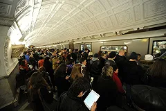 Метрополитен назвал застрявшего в дверях пассажира виновником инцидента