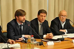 Задекларировавший 40 автомобилей депутат покинет Госдуму