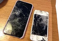 Таксист «Яндекса» оплатит клиентке ущерб за разбитые в драке телефоны