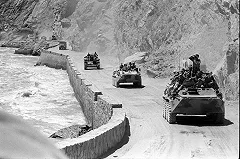 Мэрия Серова: Плакат с морским пехотинцем США будет сегодня же демонтирован