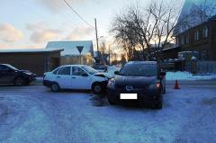 Водитель Mazda CX-7 спровоцировал ДТП на улице Чкалова
