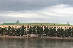 С крыши здания приборостроительного завода вновь «исчезла» работа Тимофея Ради