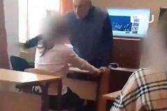 Свердловский учитель во время урока ударил девочку-инвалида