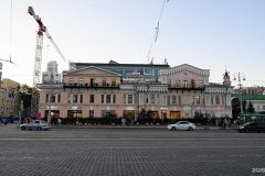 Возле екатеринбургской мэрии экстренно эвакуировали торговый центр