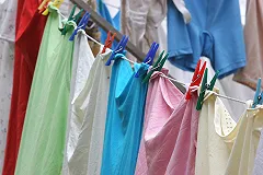 В сети ужаснулись расистской рекламе китайского моющего средства