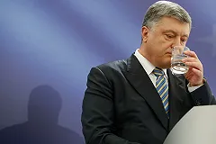 Журналисты выяснили секрет мятых костюмов Порошенко