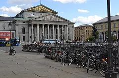 Назван минимальный порог зарплаты среднего класса в России