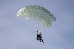 Военные летчики спасли приземлившихся космонавтов под Челябинском