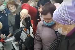 В Свердловской области в магазине «Галамарт» толпа женщин устроила битву за кастрюли по 99 рублей