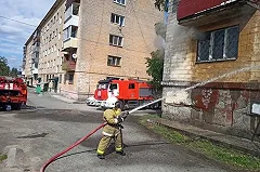 Сотрудники свердловской исправительной колонии спасли двух человек из пожара