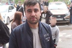 Под Екатеринбургом таксист вытащил троих детей из горящей квартиры
