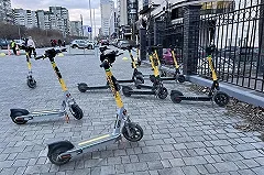 В Екатеринбурге подросток-самокатчик залил перцовкой прохожего из-за замечания