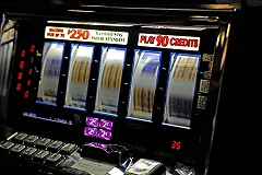 Уральцы продолжат проигрывать зарплаты на автоматах в продуктовых магазинах