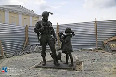 В Крыму открыли памятник «Вежливым людям»