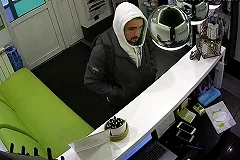 Посетитель украл iPhone 8 Plus из салона красоты в Екатеринбурге