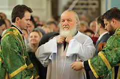 Съемки развлекательной передачи помешали трапезе патриарха Кирилла