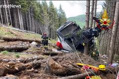 В Италии в результате падения кабинки на канатной дороге погибли 14 человек