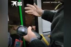 В Екатеринбурге пассажир и кондуктор подрались в автобусе