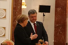 Стало известно, кому на «нормандской» встрече все время звонил Порошенко