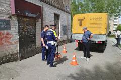 В Екатеринбурге грузовик УАЗ во дворе на Краснофлотцев сбил первоклассника