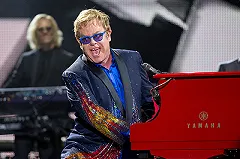 Элтон Джон приедет к Путину обсудить права геев