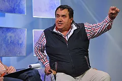 Телеведущий Первого канала Андрей Малахов написал заявление об увольнении