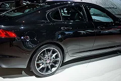 В Екатеринбурге колесные воры «разули» люксовую иномарку