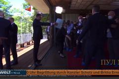 На саммите G7 в Германии на журналистов впервые надели больничные бахилы