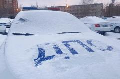 В Екатеринбурге водитель Lada хотел объехать пробку, а врезался в дом