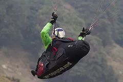 Парапланерист выжил после падения с 400-метровой высоты в Ленинградской области