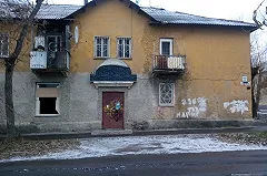 Жильцам аварийной коммуналки на Эльмаше предложили одну квартиру на двоих