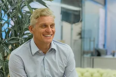 Ошибся в 3333 раза: за что преследуют российского банкира Тинькова