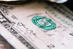 В Екатеринбурге неизвестный оформил и взял кредит в пункте микрозаймов по чужим документам