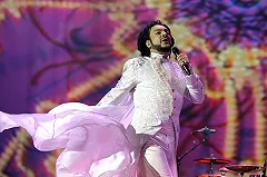 Филипп Киркоров сделал «селфи» на фоне вокзала Екатеринбурга