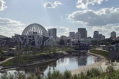 Подростки-руферы забрались на купол Екатеринбургского цирка