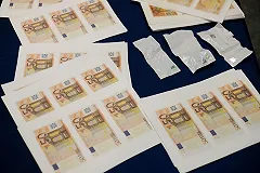 Сбытчики фальшивых купюр разменяли их на 7 лет колонии