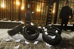 Украинские радикалы готовятся к штурму российского посольства в Киеве