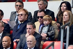 Элтон Джон в мае вступит в брак со своим партнером