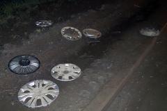 Несколько машин пробили колеса, угодив в яму на Объездной дороге